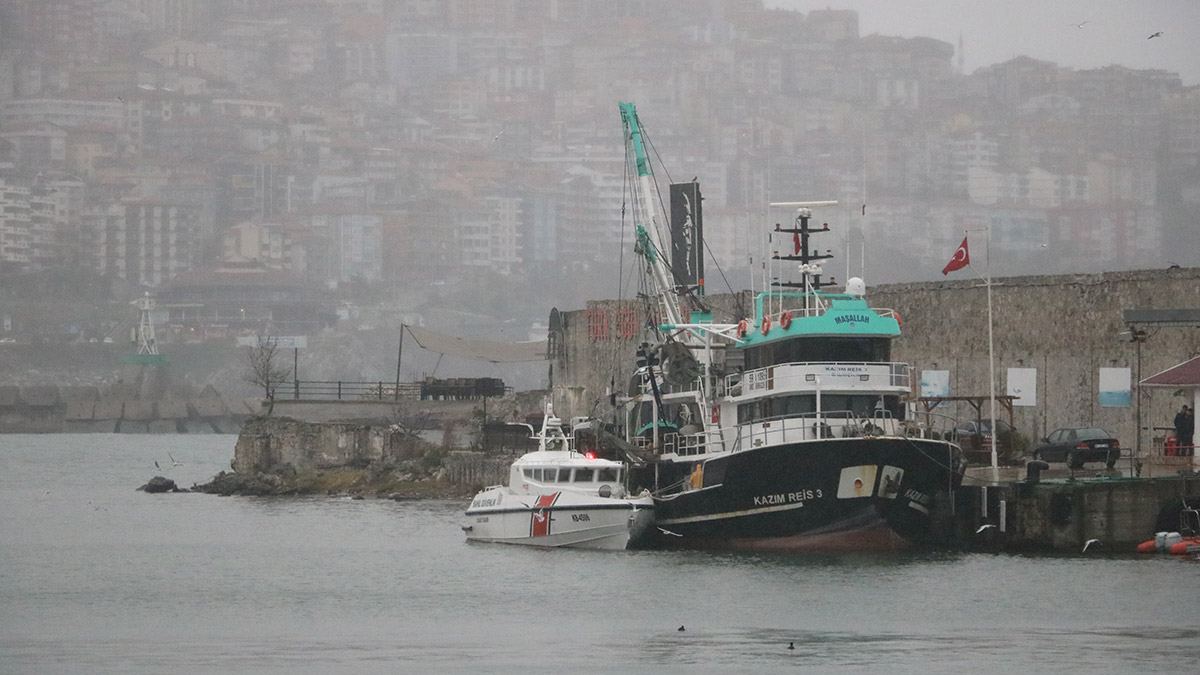 Tekneden suya düşen İbrahim Acar için havadan arama