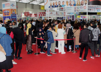 Çukurova Kitap Fuarı'na yoğun ilgi