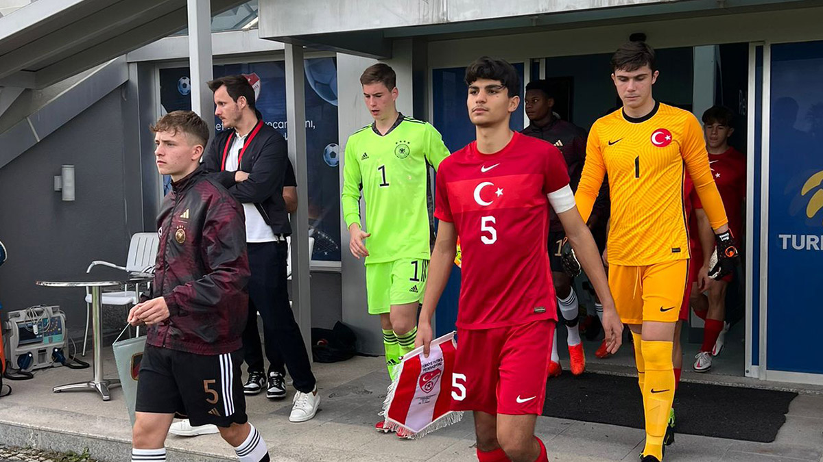 16 yaşındaki Mertcan Ayhan'a Roma kancası