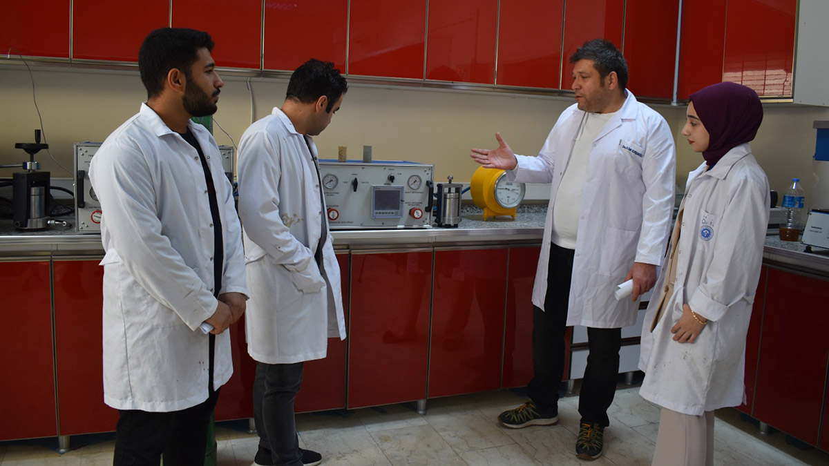 Geleceğin petrol ve doğal gaz mühendisleri yetişiyor