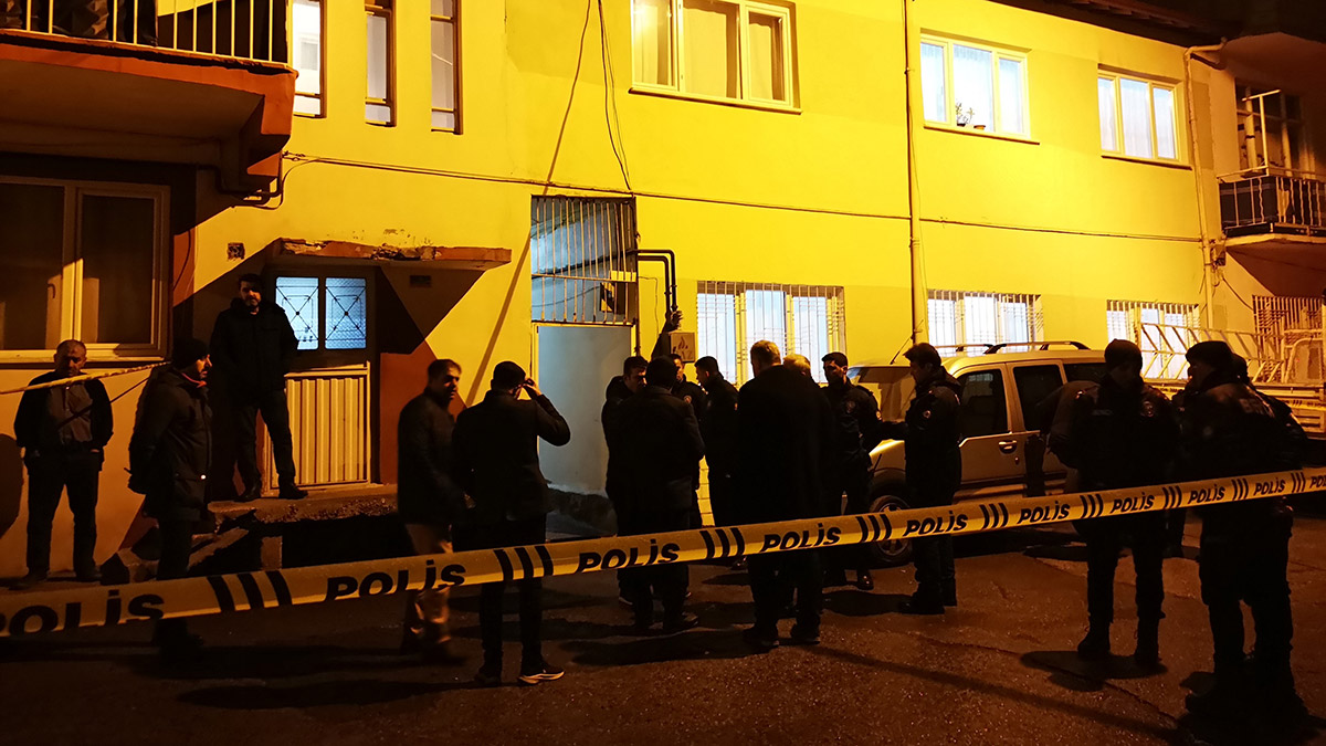 5 aylık hamile eşini öldürdü, intihar etti