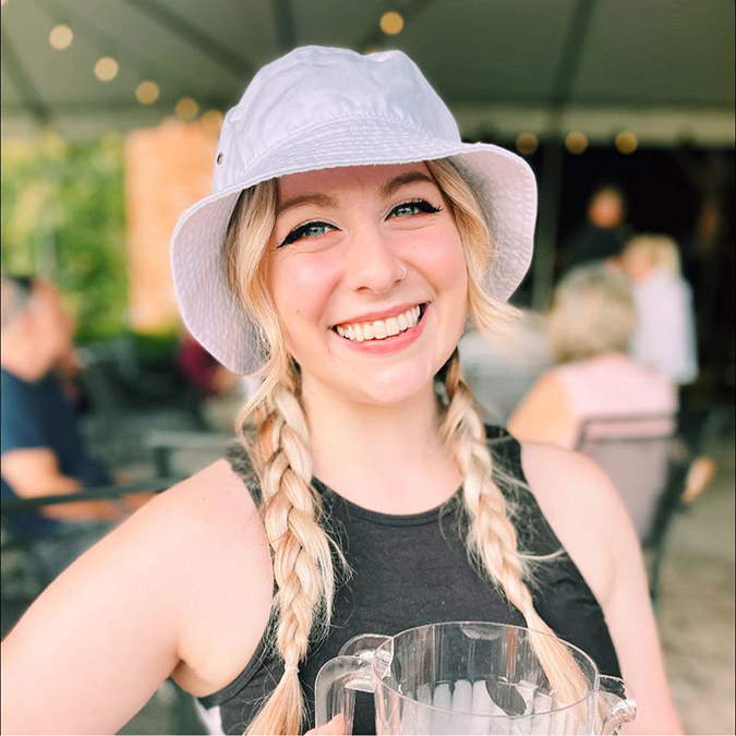 ABD’nin Virginia eyaletinde geçen Cuma günü 6 yaşındaki öğrencinin vurduğu öğretmen Abby Zwerner’in (25) olay sırasında gösterdiği çaba, polis tarafından kahramanlık olarak nitelendirdi.