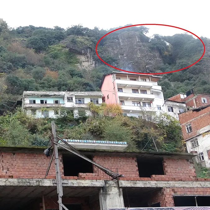 60 tonluk kaya tehdidi altındaki 19 ev için yıkım kararı