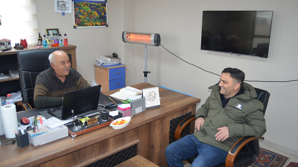 Aksaray'da Hacı Emin Üşenmez (71), böbrek yetmezliği teşhisi koyulan Halit Üşenmez’e (42) böbreğini vererek oğlunu hayata bağladı.