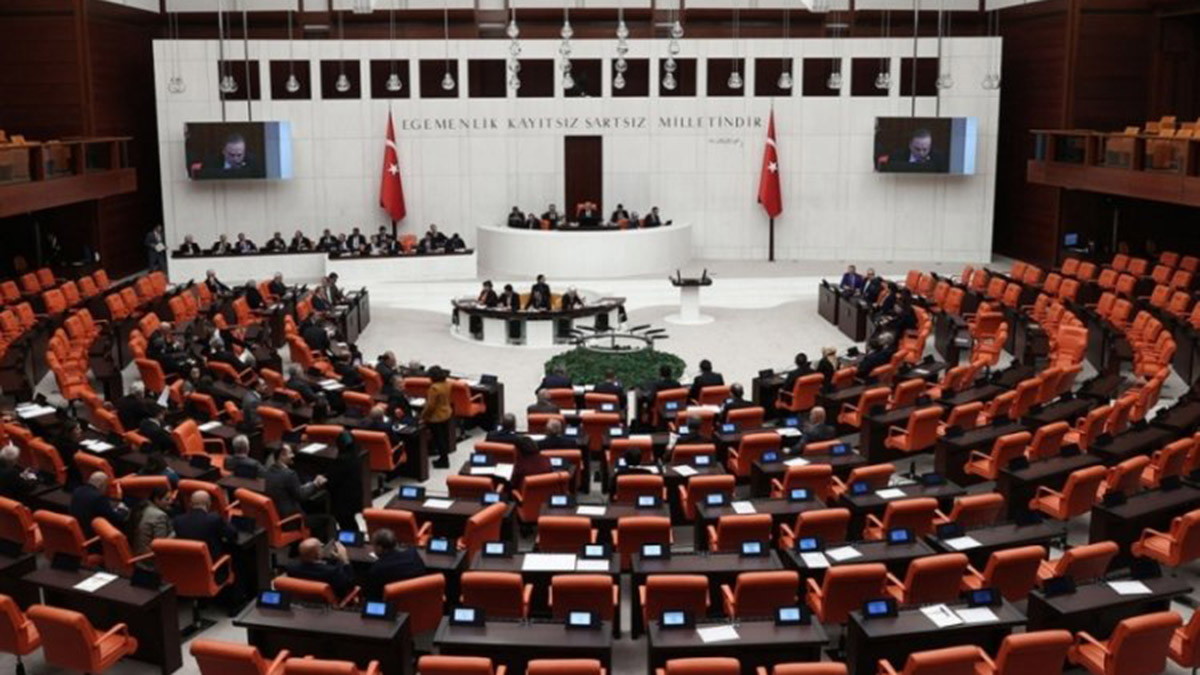 AKP'den 2'nci 'anayasa değişikliği teklifi' ziyareti