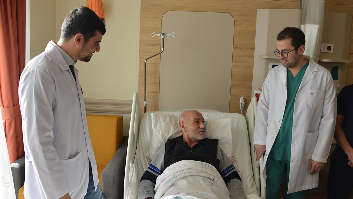 Ağızdan alınan dokuyu, idrar kanalına yama yaptılar