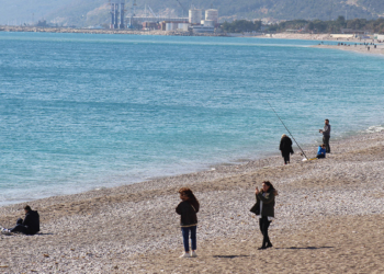 Antalya'da deniz suyu sıcaklığı 18 derece