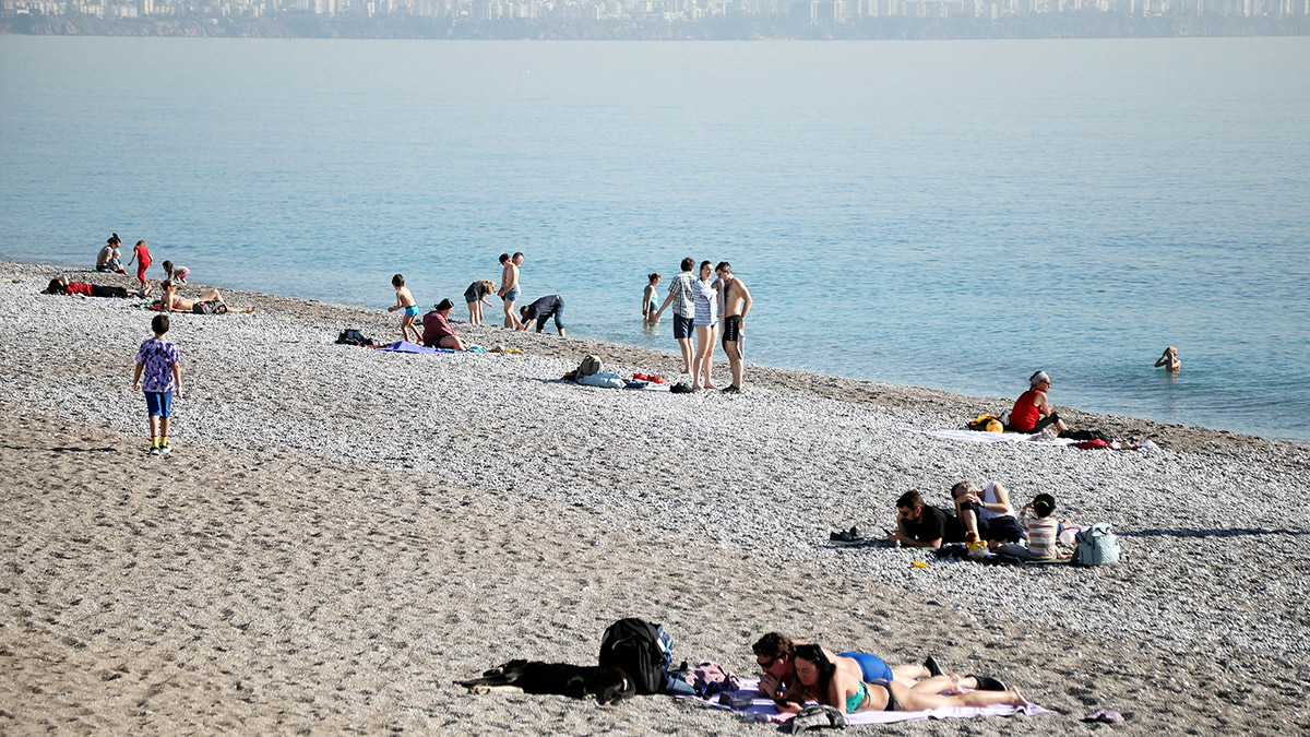 Antalya'da yerleşik yabancıların deniz keyfi