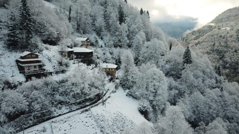 Artvin’de kardan 8 köy yolu kapandı