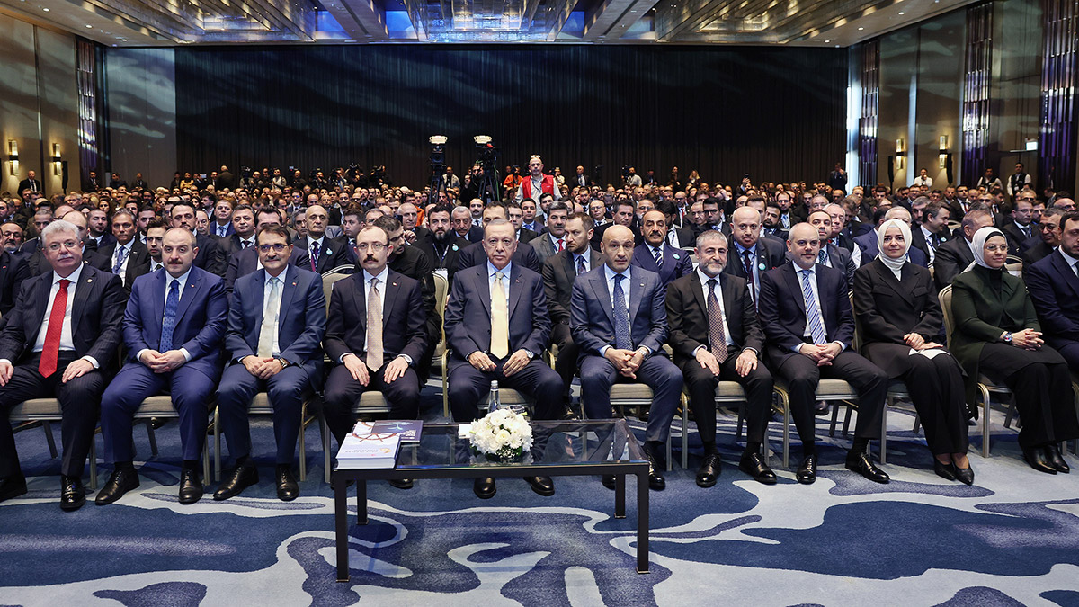 Cumhurbaşkanı Recep Tayyip Erdoğan; 2022 yılı ihracat rakamlarını Ticaret Bakanı Mehmet Muş, Sanayi ve Teknoloji Bakanı Mustafa Varank, Hazine ve Maliye Bakanı Nureddin Nebati, Enerji ve Tabi Kaynaklar Bakanı Fatih Dönmez’in de katıldığı toplantıyla İstanbul’da açıkladı.