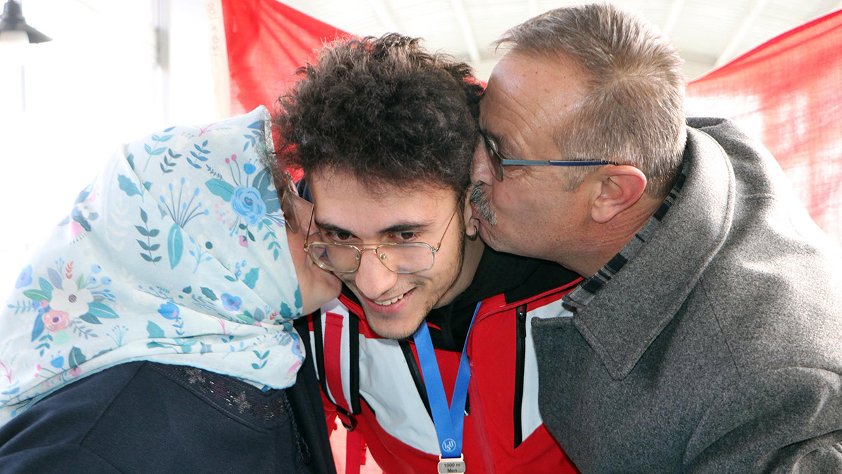 Avrupa 3'üncüsü Furkan Akar'a coşkulu karşılama