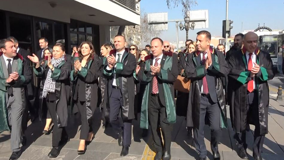 Avukatlardan 'Tehlikedeki Avukatlar Günü' yürüyüşü