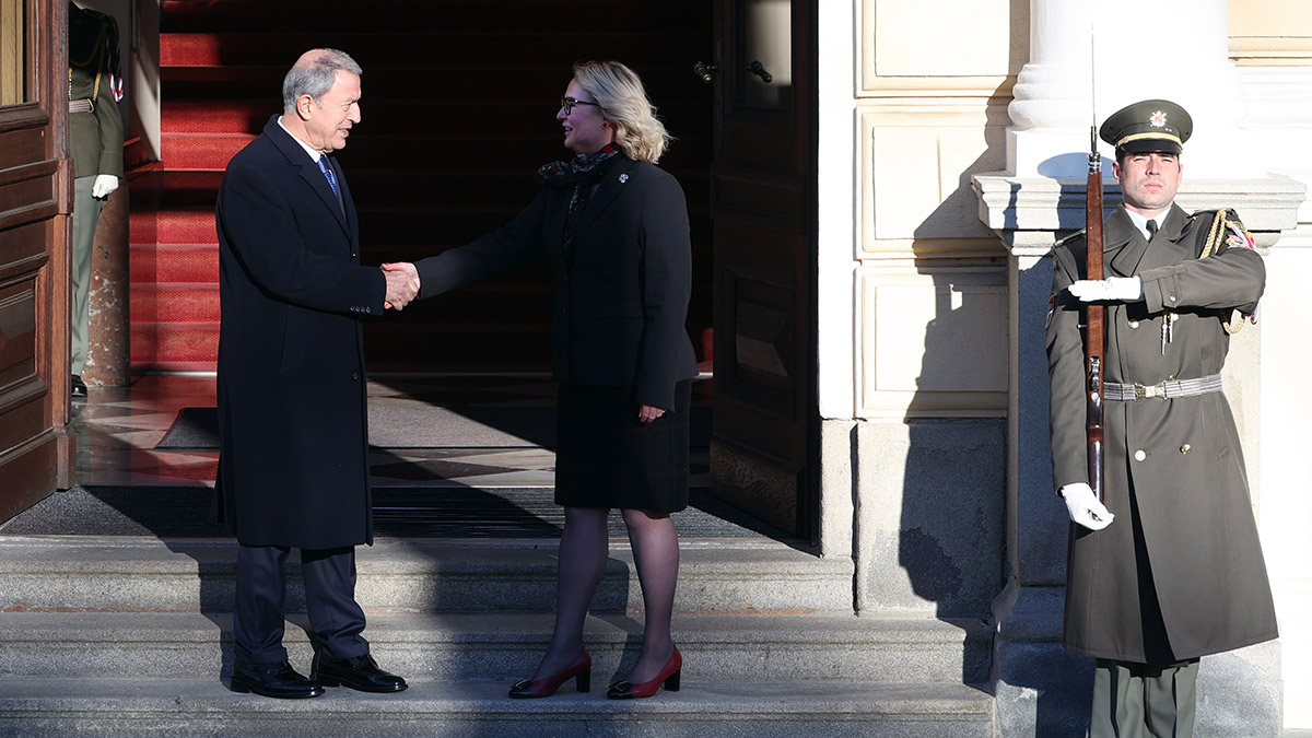 Bakan Akar, Çekya Savunma Bakanı ile görüştü