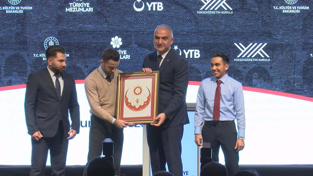 Bakan Ersoy, Türkiye Mezunları Forumu’nda konuştu