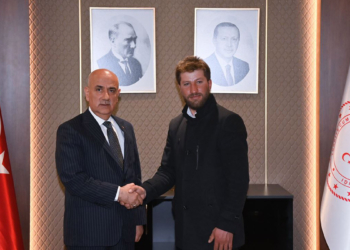 Bakan Kirişci, Sivaslı çobanla bir araya geldi