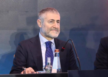 Nebati'den AK Parti grubuna ekonomi sunumu