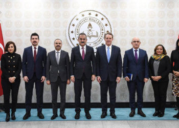 Bakan Özer, ABD Büyükelçisi Flake'i kabul etti
