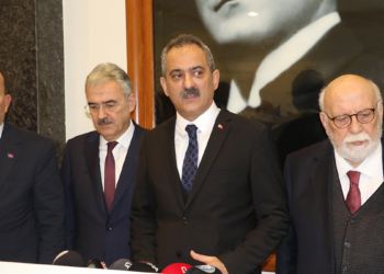 Bakan Özer: En güvenli yerler okullar