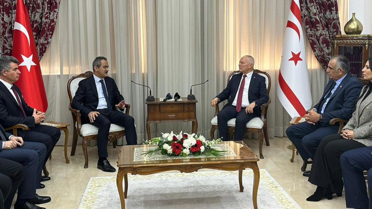 Bakan Özer, KKTC Meclis Başkanı ile görüştü
