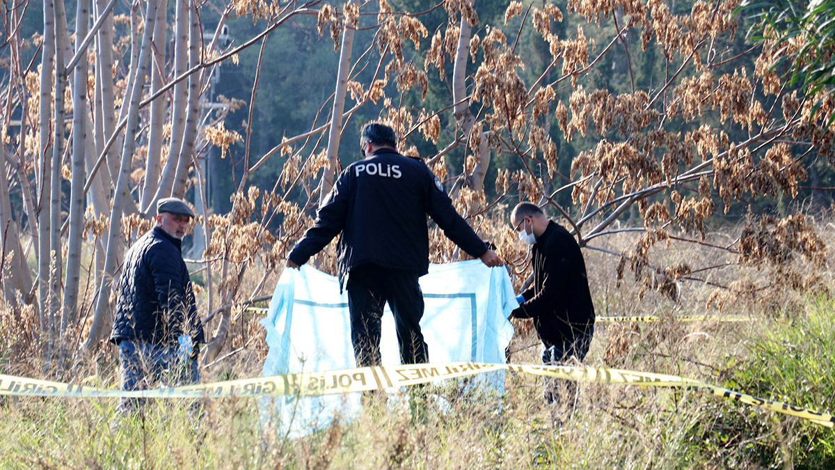 Başı ve kolları olmayan cesette 'bıçak' detayı