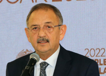 Başkaları konuşur, AK Parti çalışır ve yapar