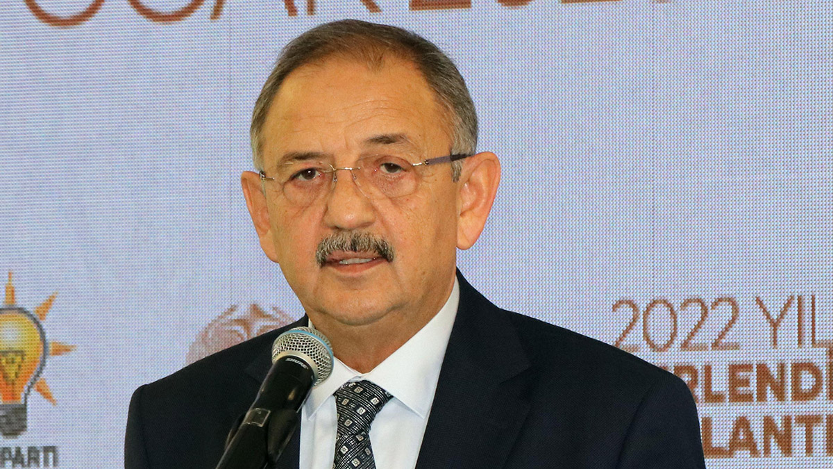 Başkaları konuşur, AK Parti çalışır ve yapar