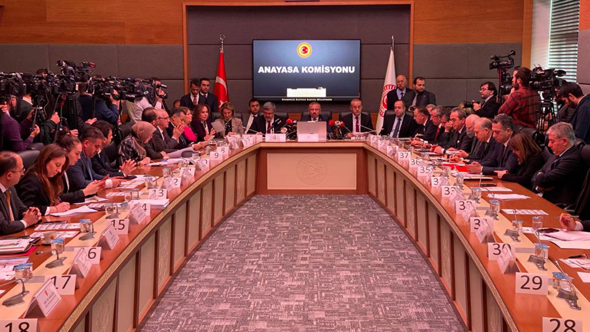 Başörtüsü düzenlemesi teklifi komisyonda