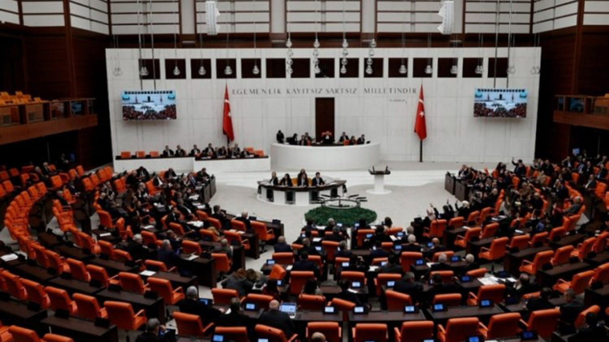 Başörtüsü düzenlemesi teklifi perşembe TBMM'de