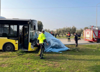 Belediye otobüsü ile cip çarpıştı: 1 ölü, 4 yaralı