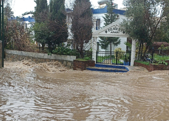 Bodrum'da sağanak; yollar göle döndü