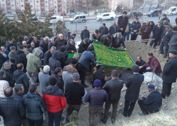 Boğazı kesik cesedi bulunan kadın toprağa verildi