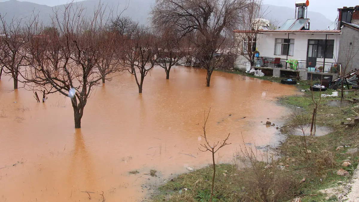 Burdurda siddetli yagis evler su altinda kaldizs - yaşam - haberton