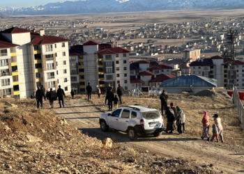 Çarşı ve mahalle bekçisi arazide ölü bulundu