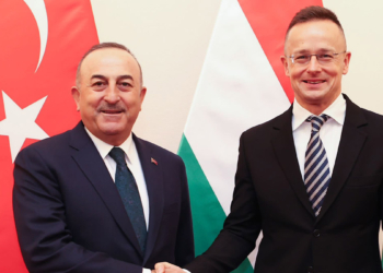 Çavuşoğlu, Macaristan Dışişleri Bakanı ile görüştü