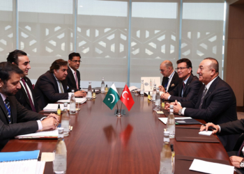 Çavuşoğlu, pakistan dışişleri bakanı ile görüştü
