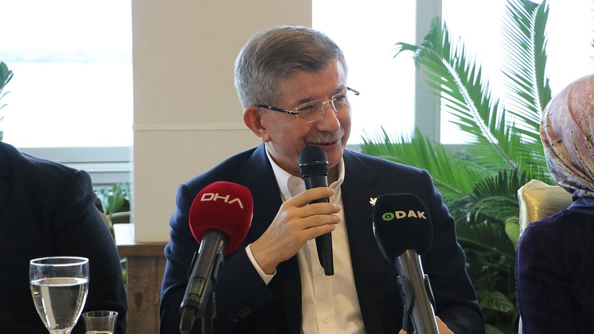 Davutoğlu'ndan 'masadan çekilme' açıklaması