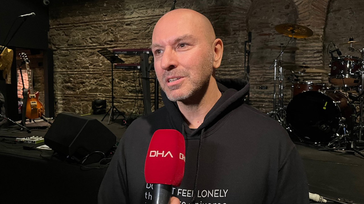 Demir Demirkan, yeni albümünü konserle tanıttı