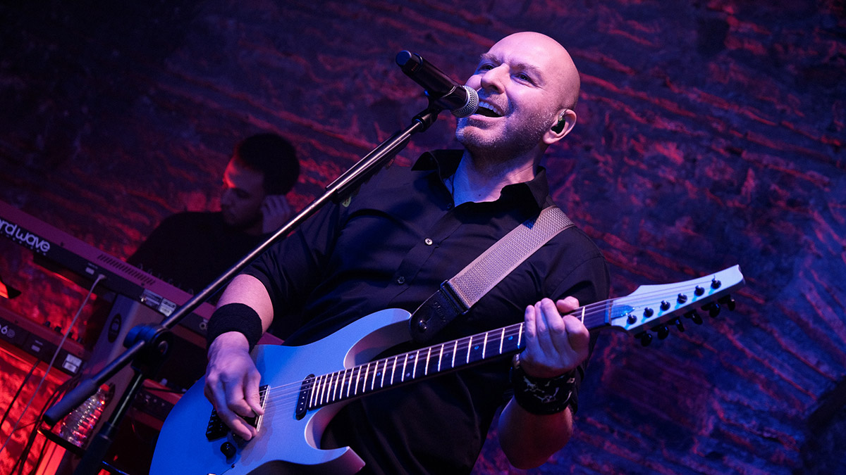 Demir Demirkan, yeni albümünü konserle tanıttı