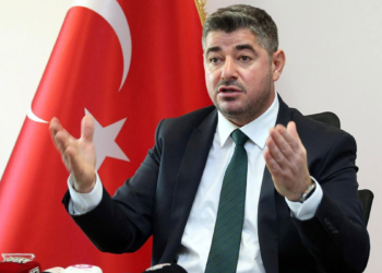 Denizlispor Başkanı: Herkes elini taşın altına koymalı