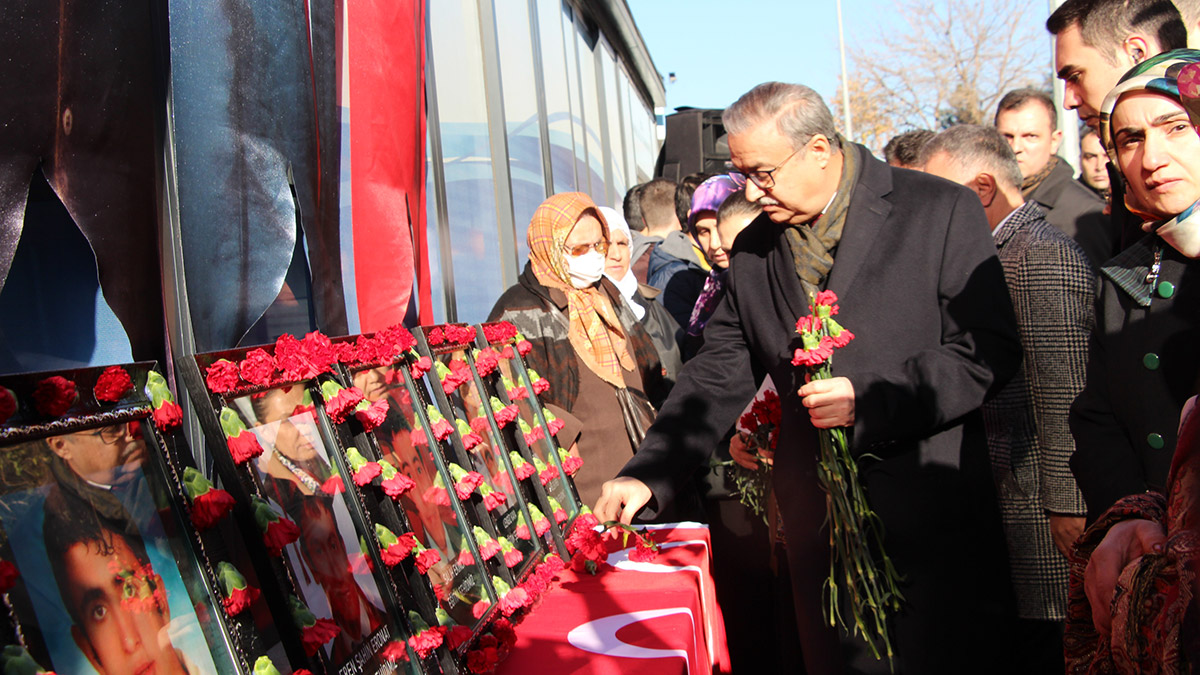Dershane önündeki saldırıda ölenler anıldı