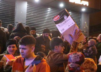 Diyarbakır'da gece yarısı ucuzluk izdihamı