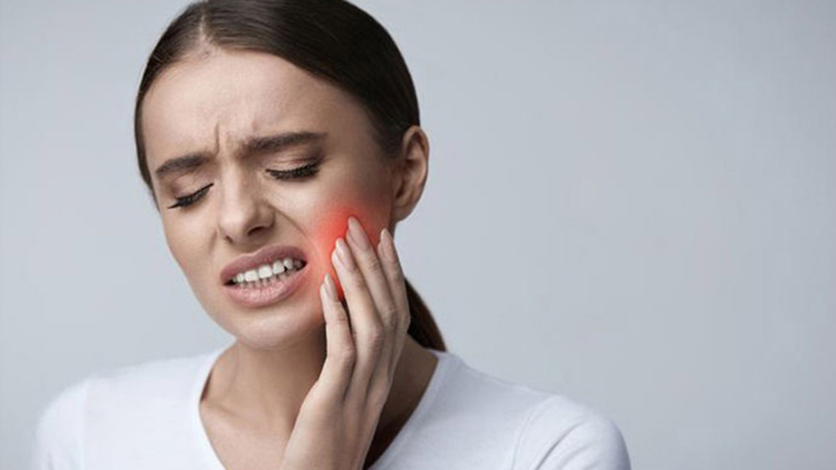 Doğru pozisyonda olmayan 20 yaş dişleri çekilmeli