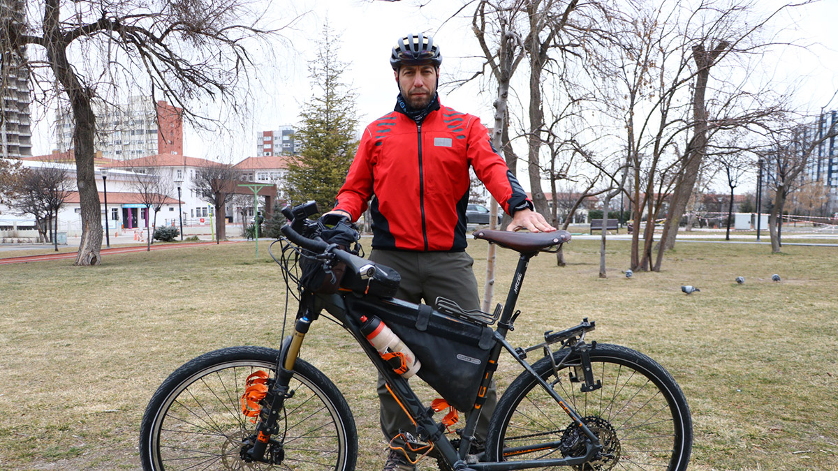 Dünya turundaki bisikletçiye en pahalı vize ABD’den