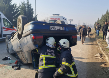 Düzce'de takla atan otomobildeki 2 kişi yaralandı