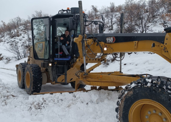 Elazığ'da kardan kapanan 115 köy yolu açıldı