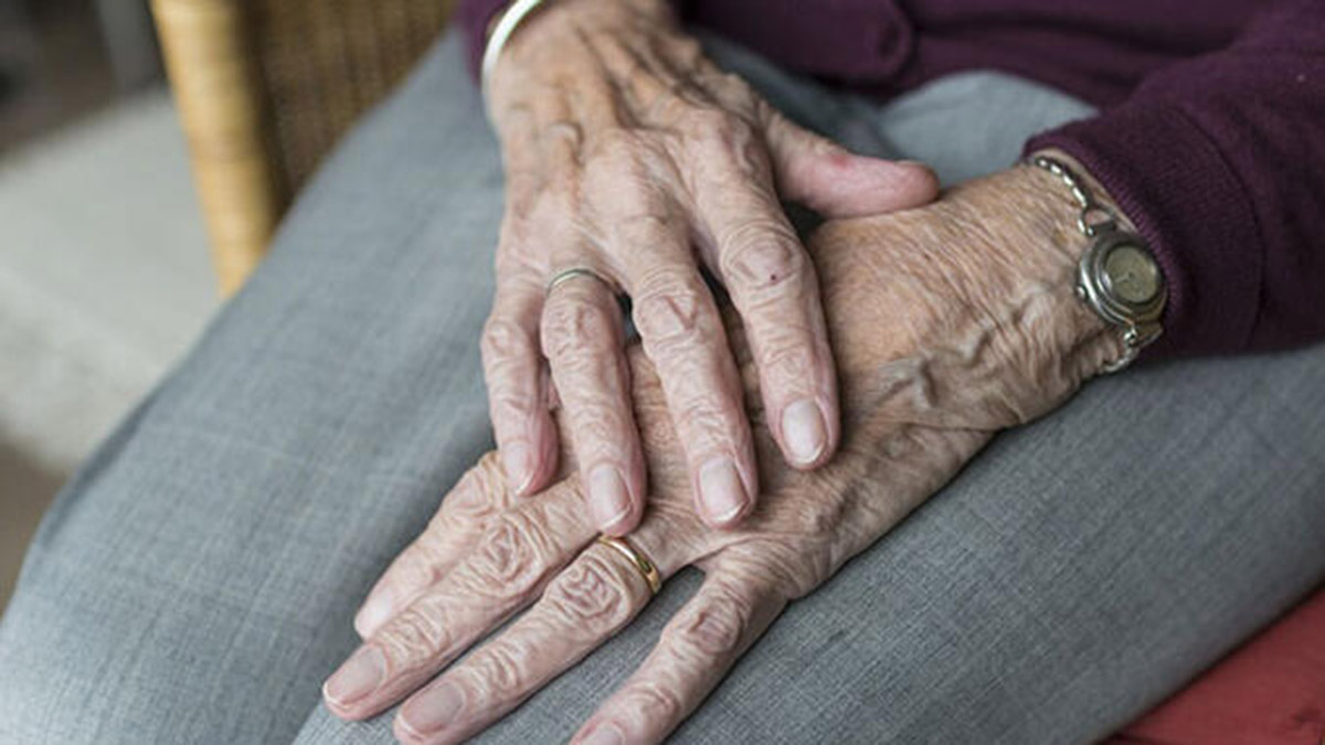 Ellerdeki yaşlılık izlerini silmek mümkün
