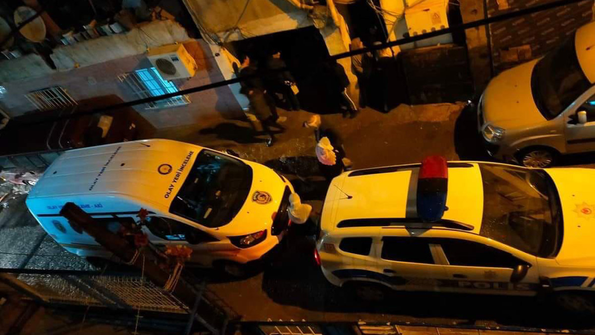 Elleri plastik kelepçeyle bağlı asılı bulundu 