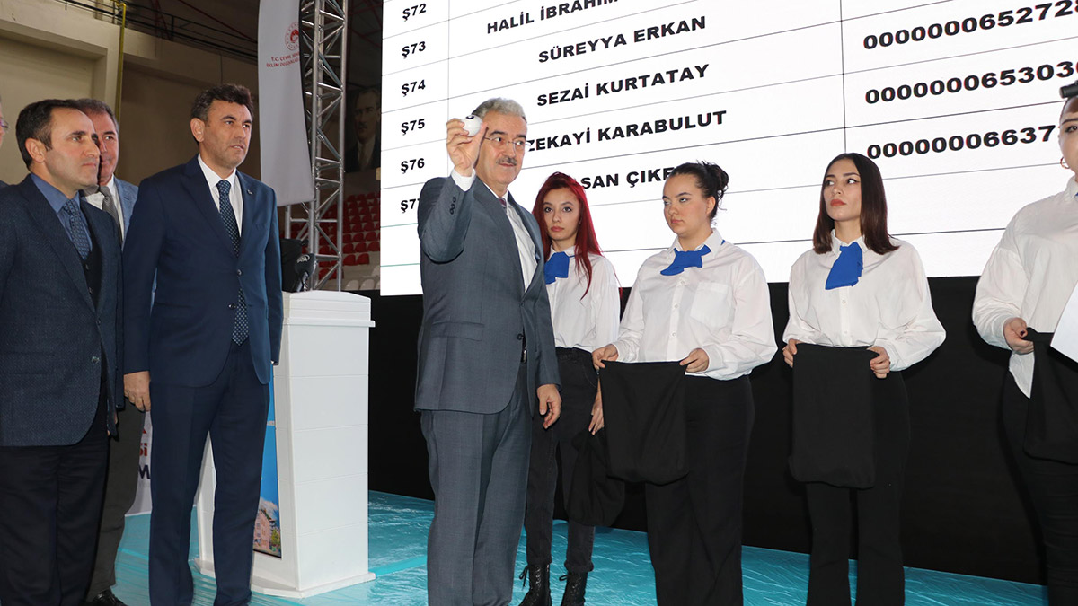 Eskişehir'de sosyal konut kuraları çekildi