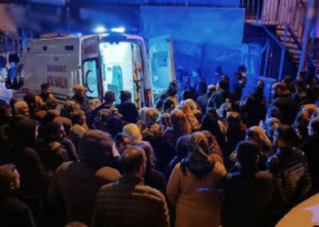 Evinde boğazı kesik halde ölü bulundu