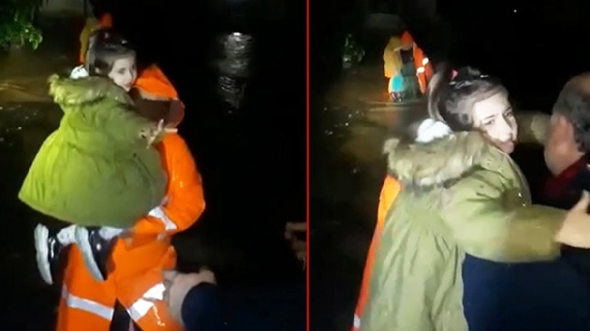Evlerini su basan aileyi itfaiye kurtardı